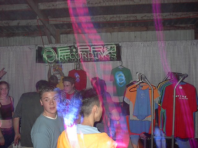 e-pro-booth-funky.jpg 94.0K